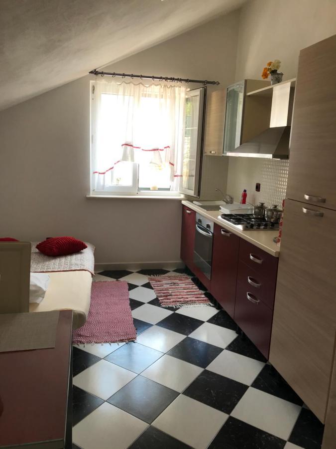 Apartments Renata Pucisca Luaran gambar