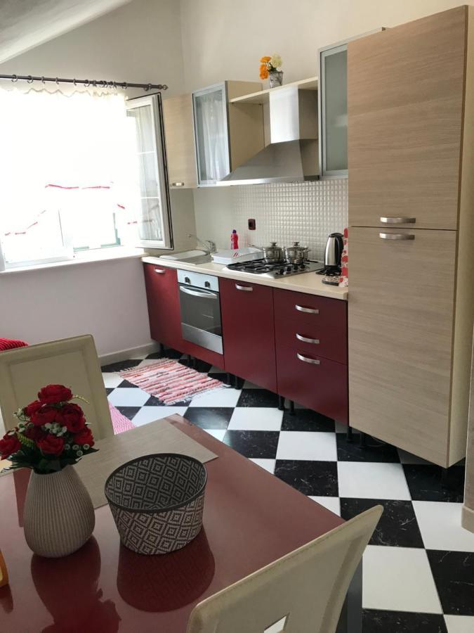 Apartments Renata Pucisca Luaran gambar