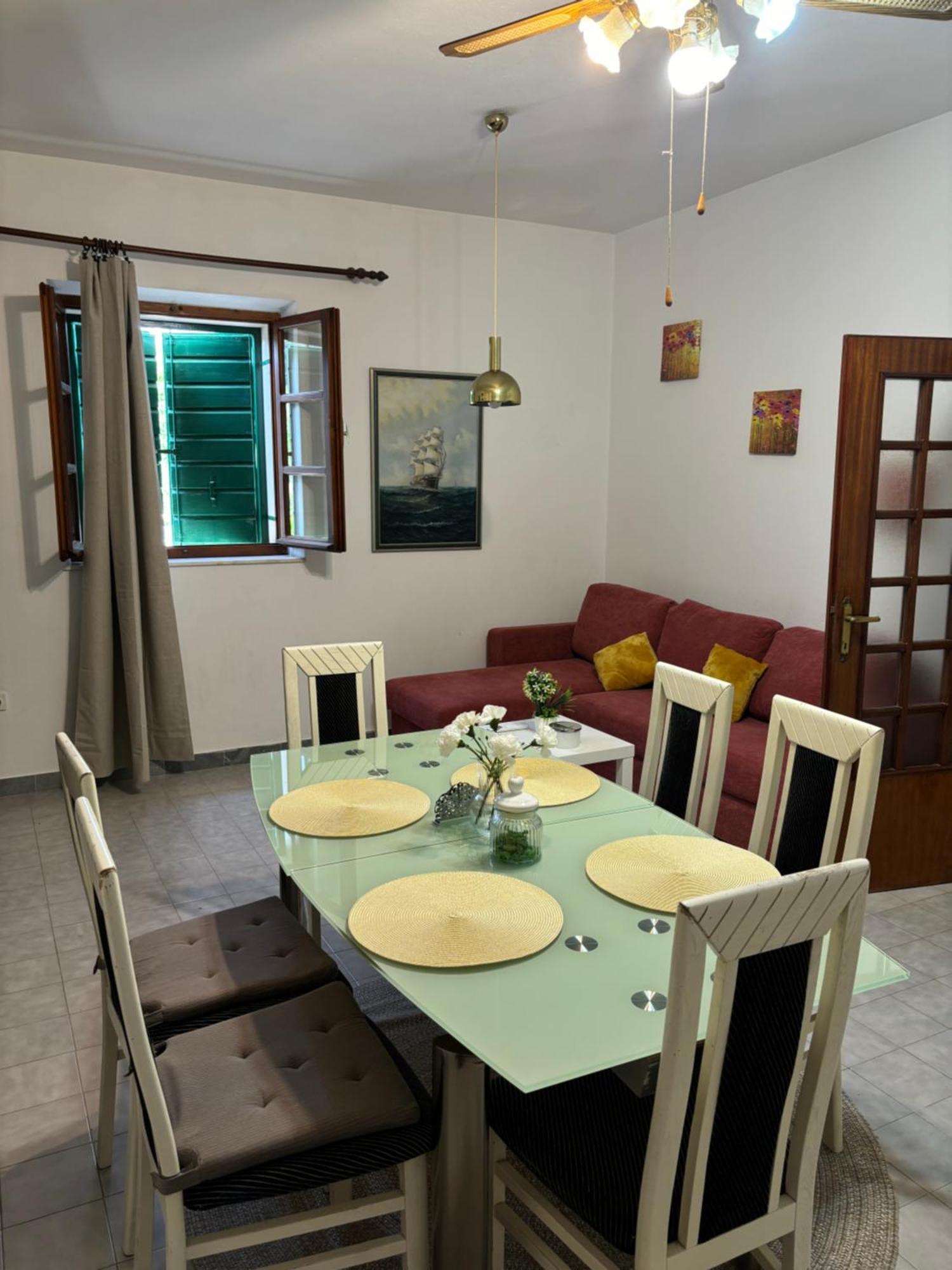 Apartments Renata Pucisca Luaran gambar